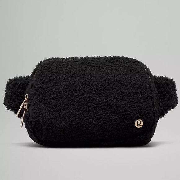 NWT Lululemon Black Fleece 2L Belt Bag with Gold Hardware, Sold Out!! 😍 - Picture 1 of 11